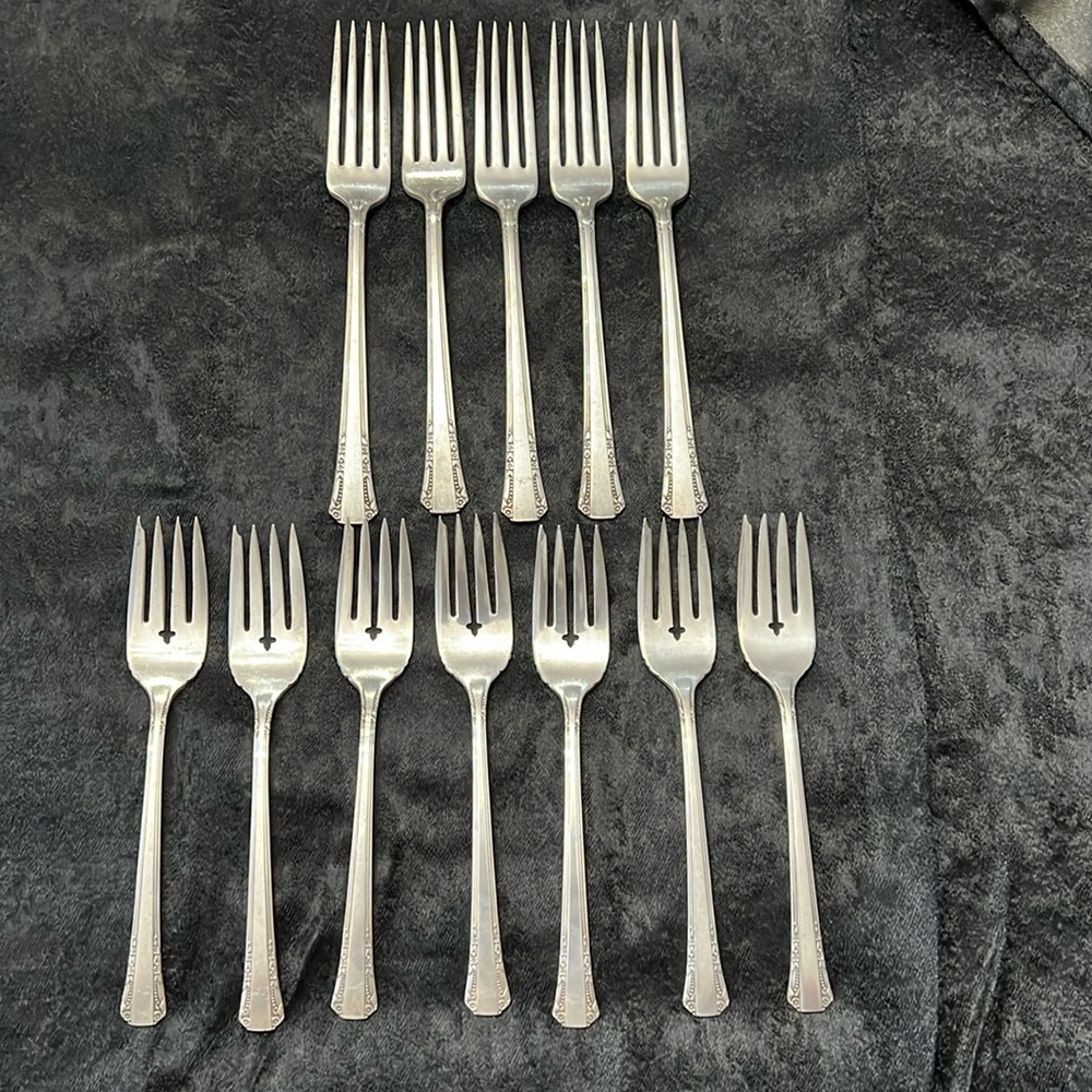 Vtg Rogers 1881 Oneida 1939 DEL MAR Silver Plate Flatware Dinner Salad Forks